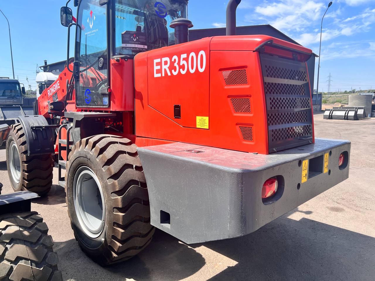 Фронтальный колесный погрузчик Rongwei ER3500