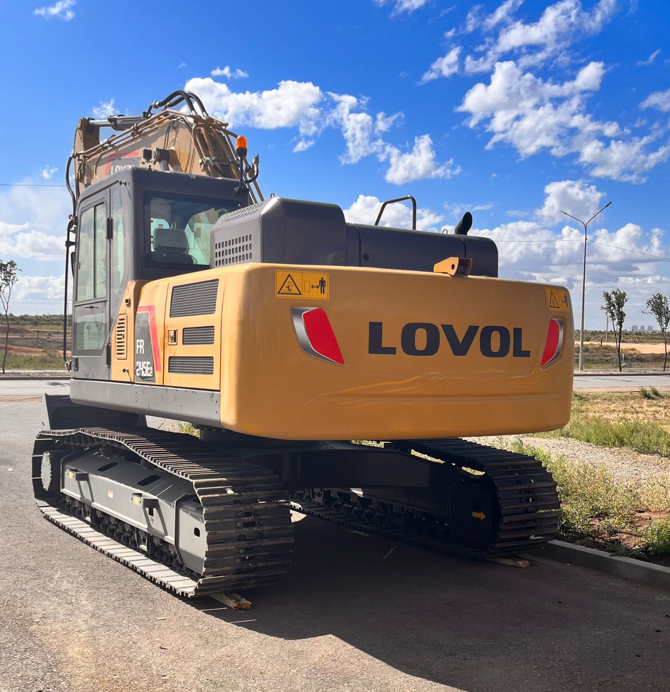 Гусеничный экскаватор LOVOL FR245E2