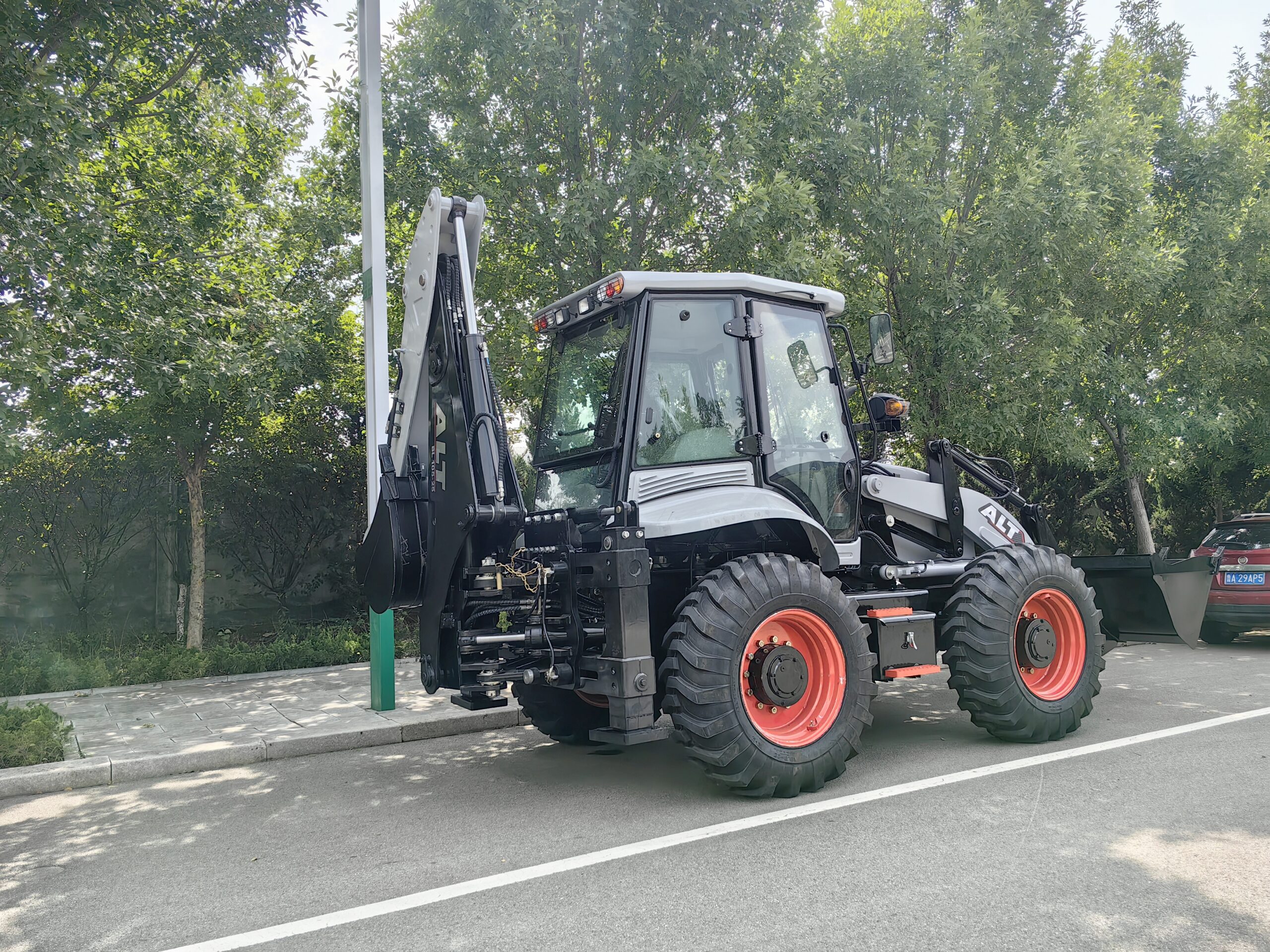 Экскаватор-погрузчик AOLITE BL105-25
