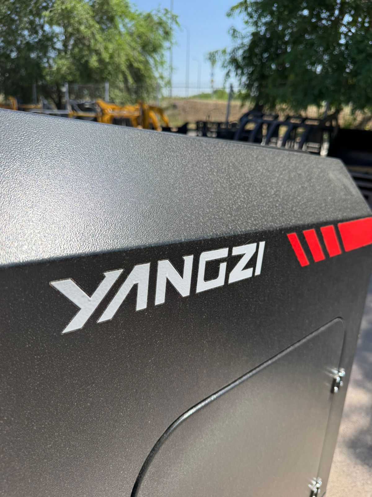 Подметально-уборочная машина YANGZI s10
