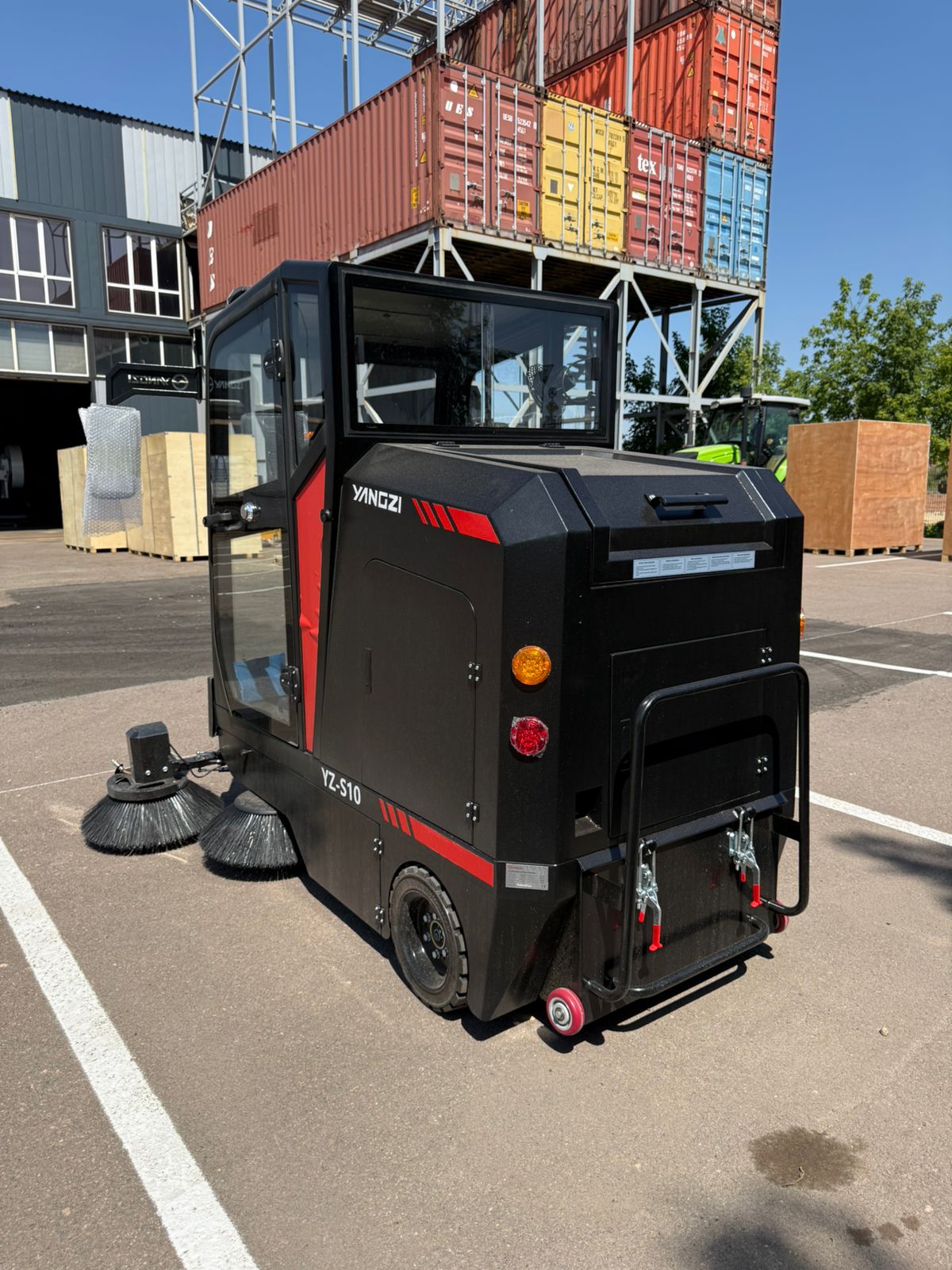 Подметально-уборочная машина YANGZI s10